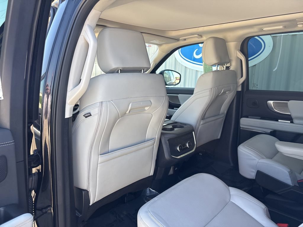 Certified 2025 Ford Expedition Max Platinum w/ Driver's Package AWD/4WD image 30