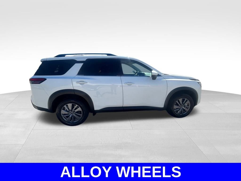 Used 2025 Nissan Pathfinder SV FWD image 3