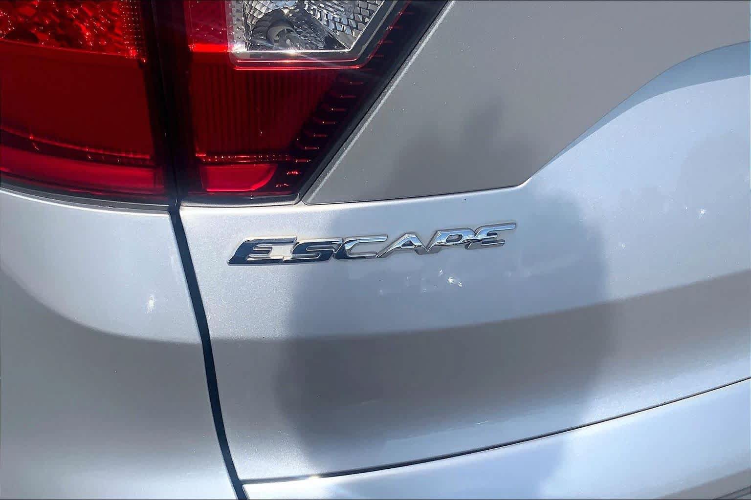 Certified 2019 Ford Escape SEL FWD image 31