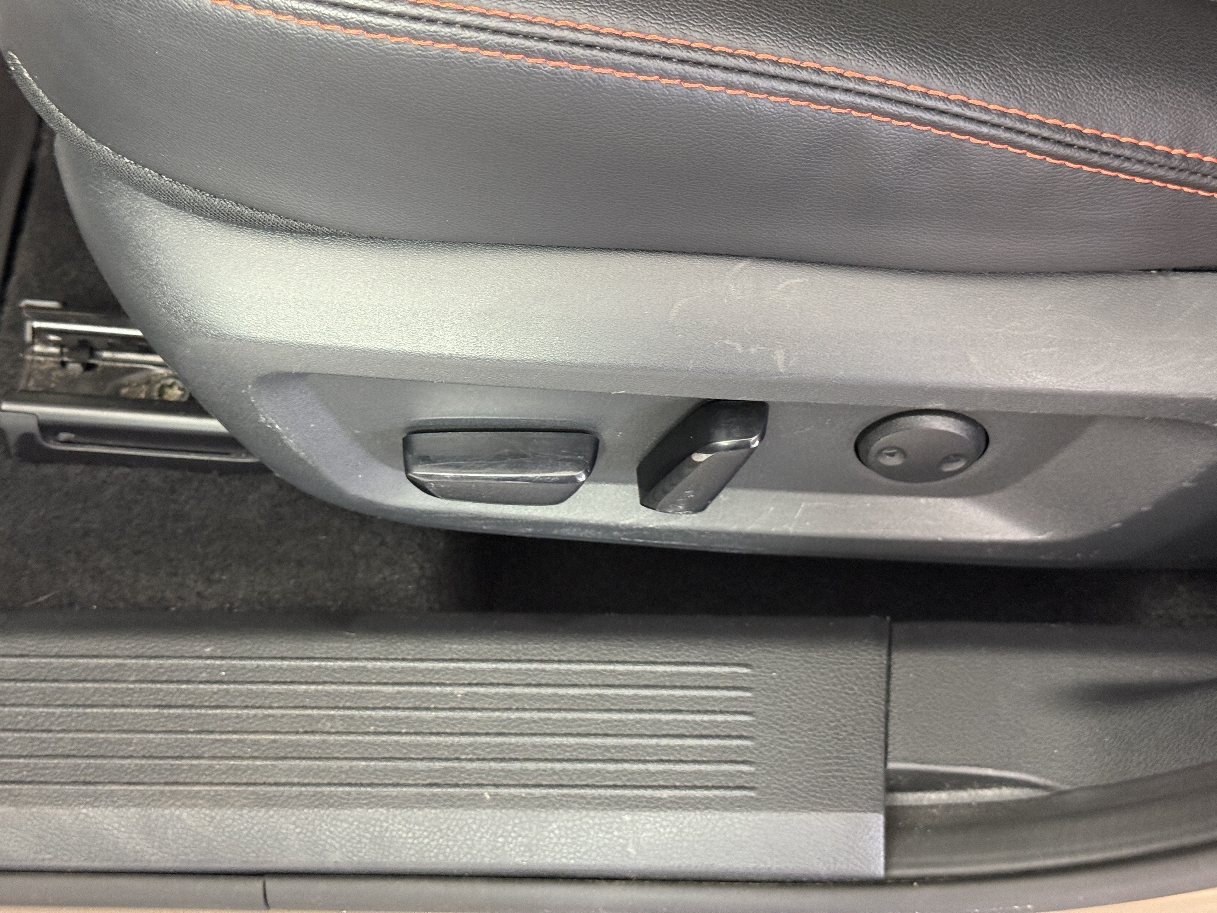 Used 2025 Nissan Rogue SV AWD/4WD image 20