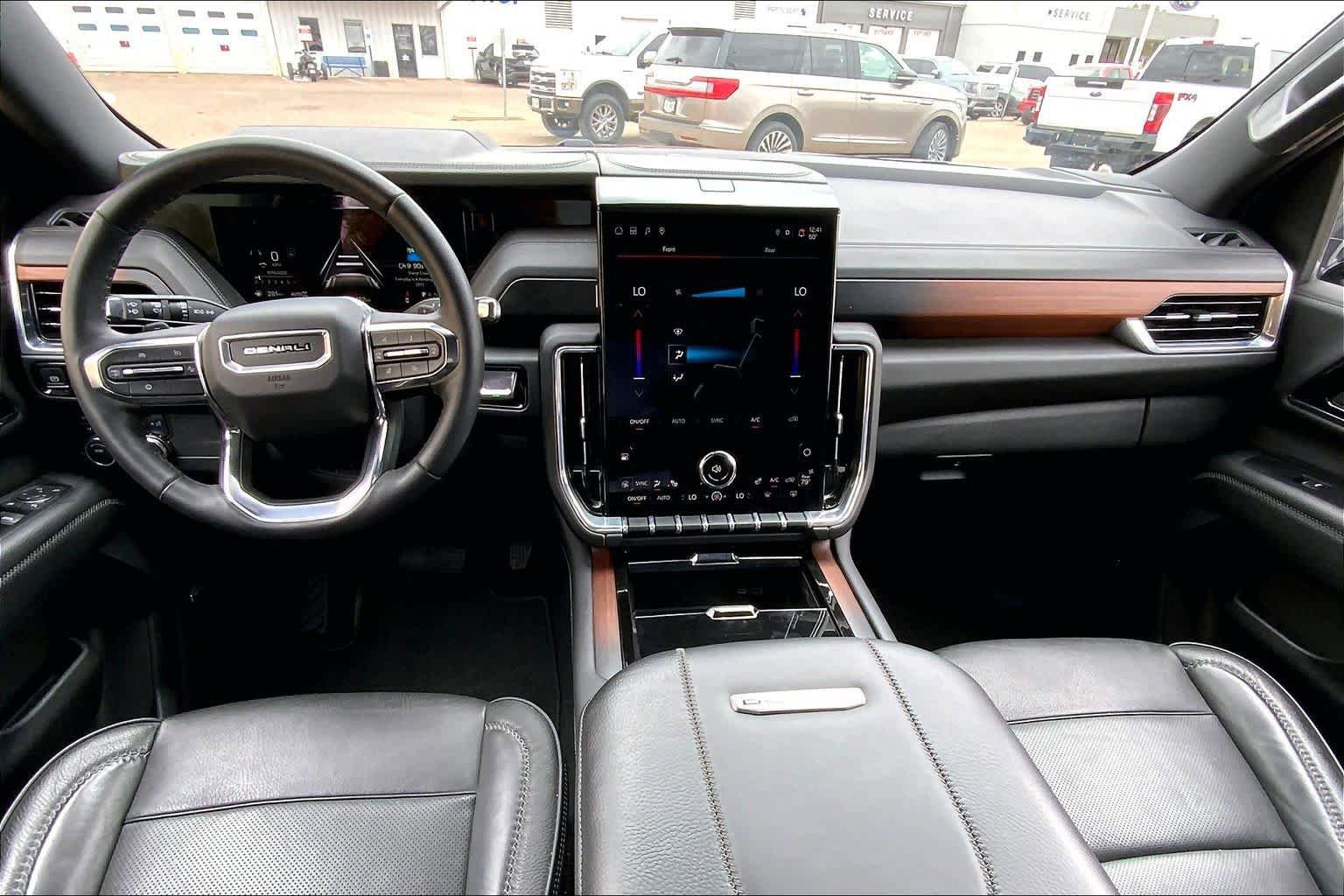 Used 2025 GMC Yukon XL Denali AWD/4WD image 16