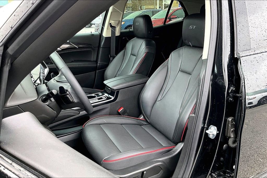 Used 2023 Buick Envision Essence w/ Sport Touring Package image 24