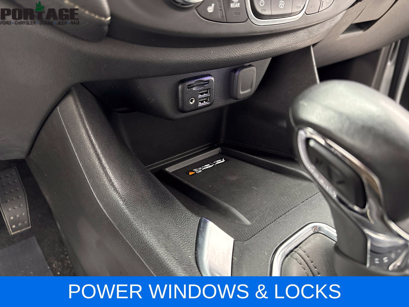 Used 2022 Chevrolet Traverse Premier w/ Redline Edition AWD/4WD image 18