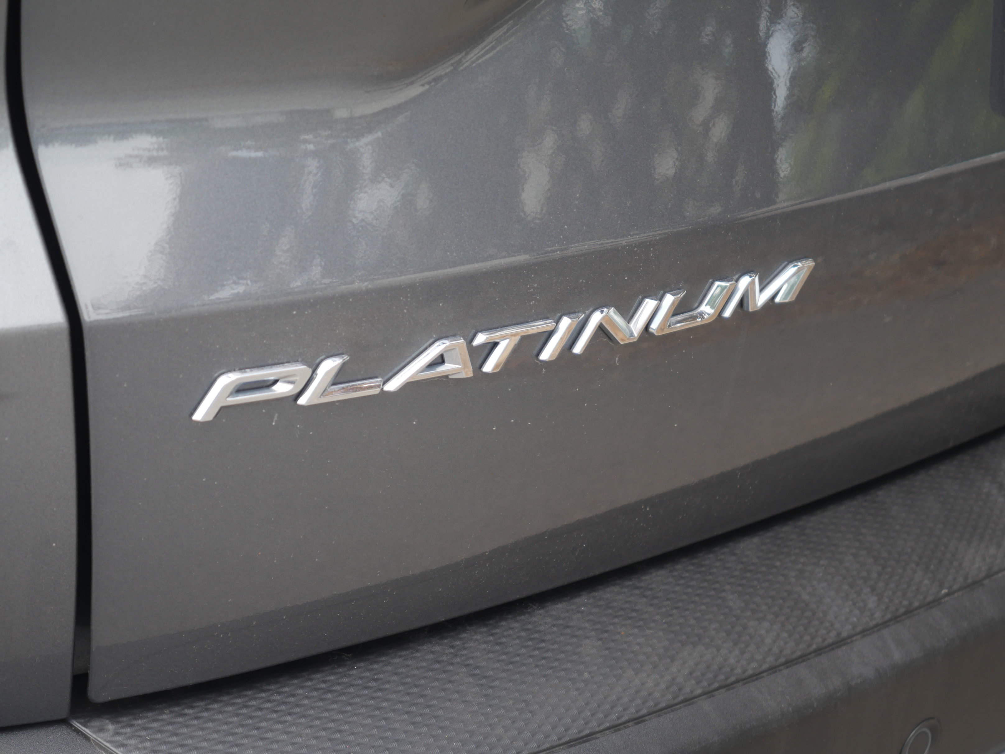 Certified 2025 Ford Escape Platinum AWD/4WD image 17