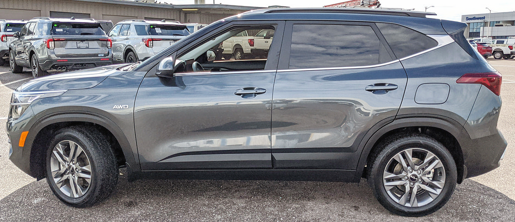 Used 2023 Kia Seltos S w/ Navigation Package AWD/4WD image 2