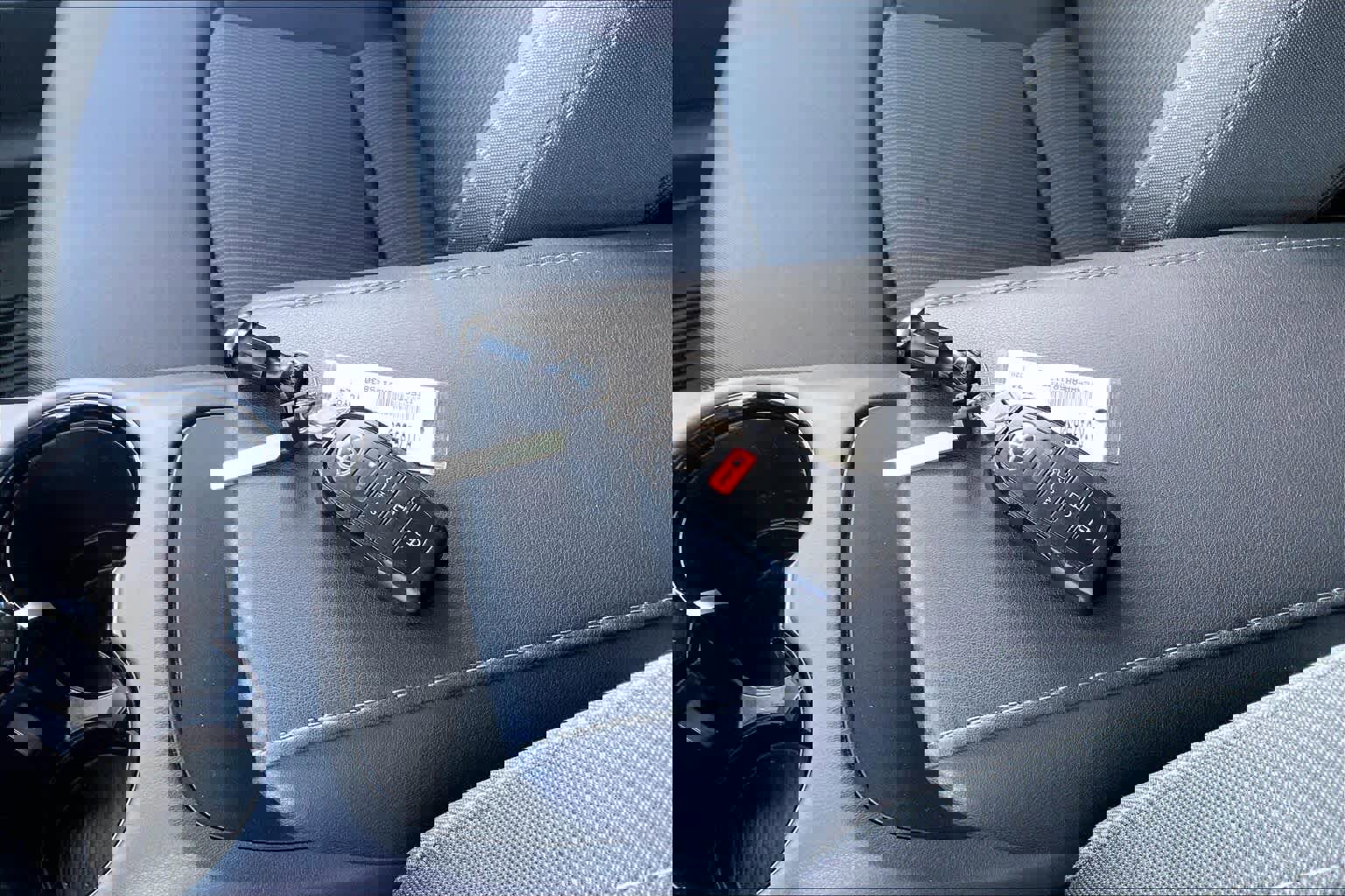 Used 2024 Toyota Venza LE AWD/4WD image 13