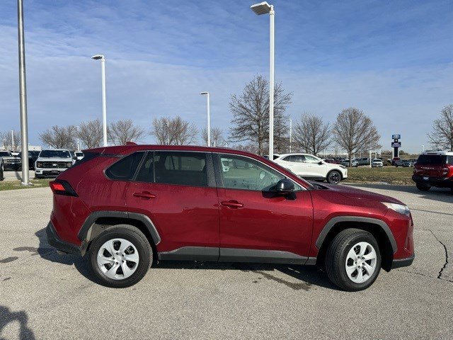 Used 2024 Toyota RAV4 LE image 6