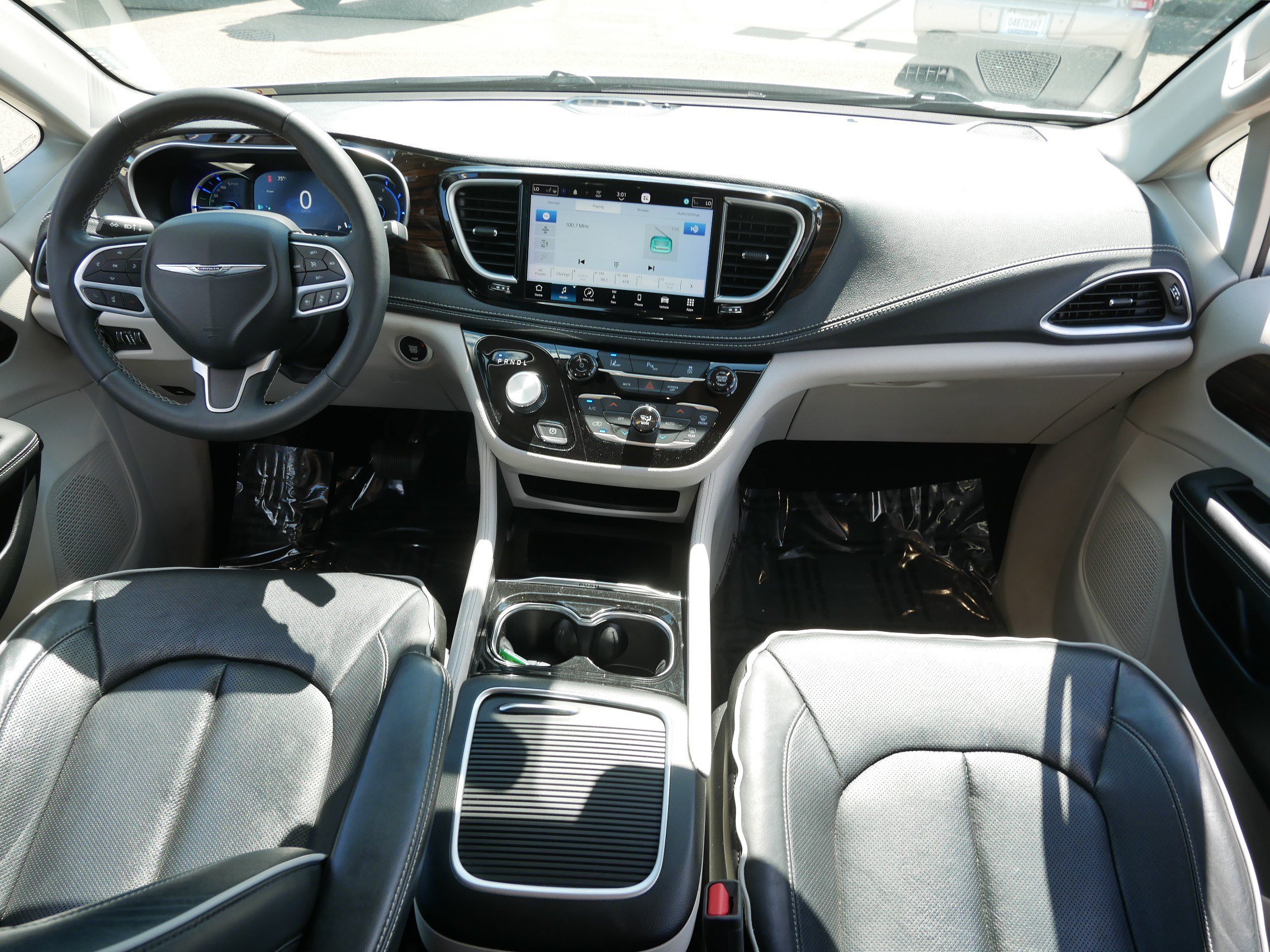 Used 2023 Chrysler Pacifica Limited FWD image 10