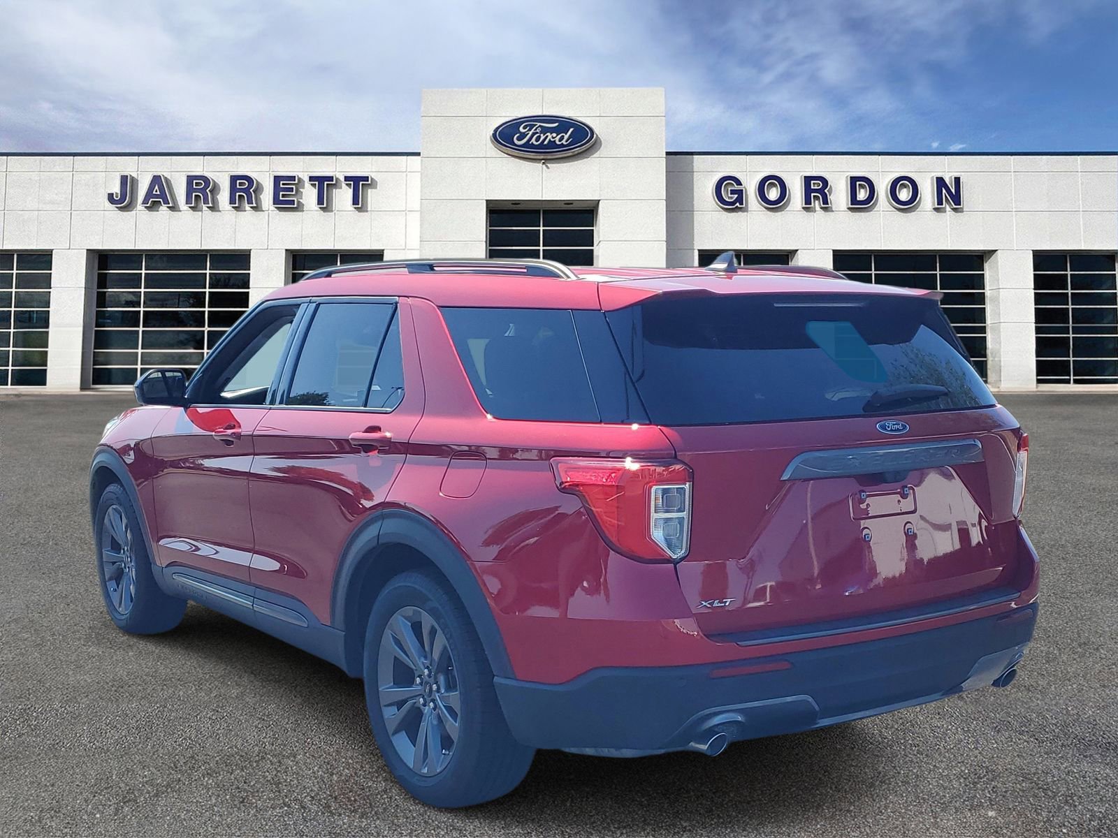 Certified 2024 Ford Explorer XLT w/ Equipment Group 202A RWD image 3