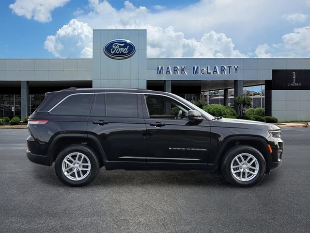 Used 2023 Jeep Grand Cherokee Laredo AWD/4WD image 6