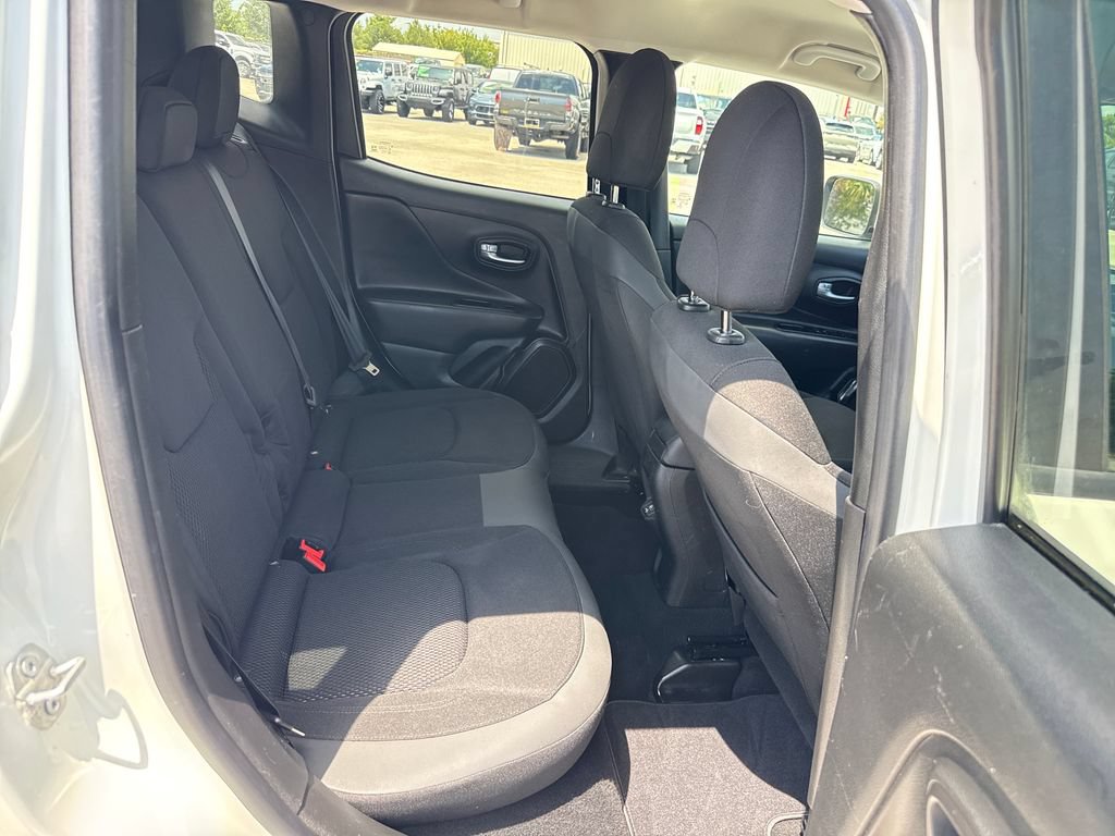 Used 2020 Jeep Renegade Altitude FWD image 24