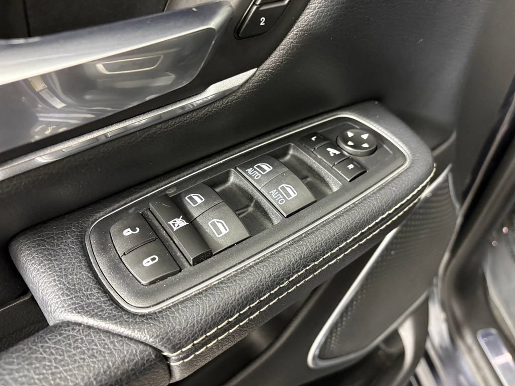 Used 2019 RAM 1500 Laramie AWD/4WD image 13