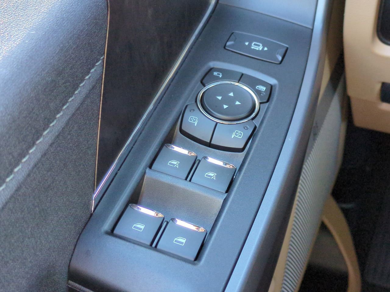 Certified 2025 Ford F350 Lariat w/ Tremor Off-Road Package image 23