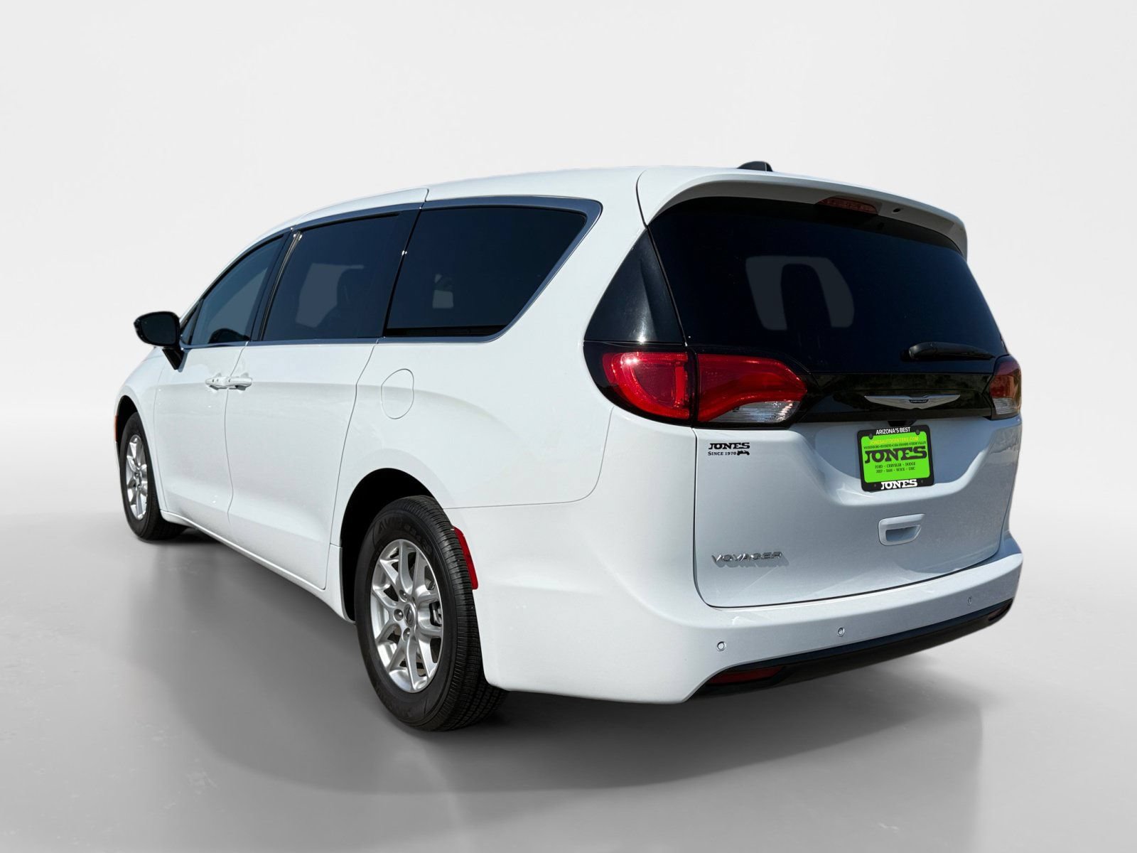 Used 2025 Chrysler Voyager LX FWD image 4