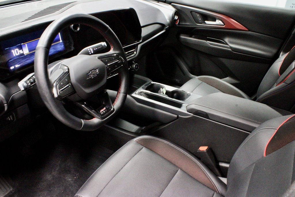 Used 2025 Chevrolet Equinox EV RS w/ LPO, Trailering Package image 26