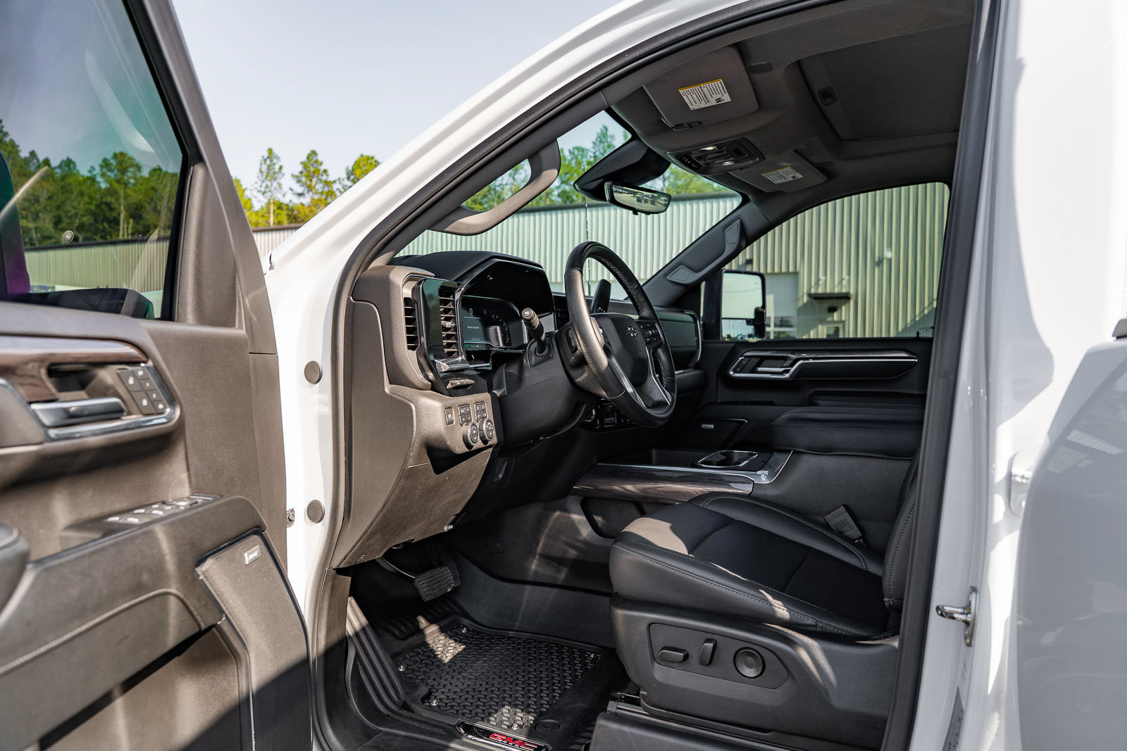 Used 2024 Chevrolet Silverado 2500 LTZ w/ LTZ Plus Package AWD/4WD image 19
