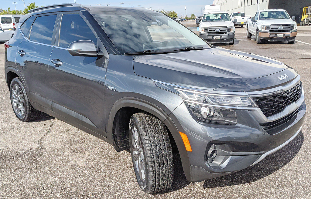 Used 2023 Kia Seltos S w/ Navigation Package AWD/4WD image 6