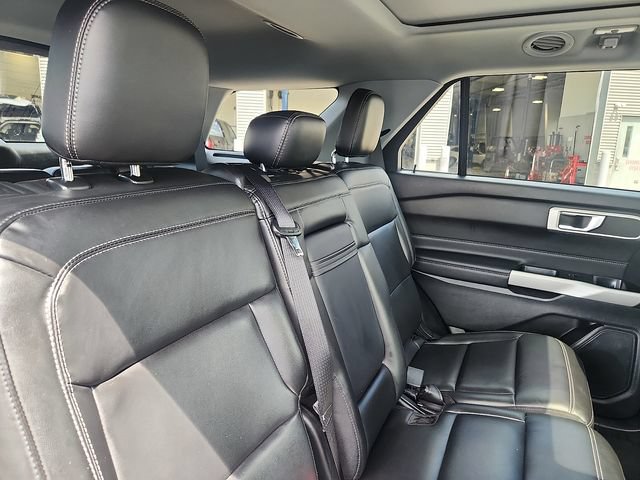 Certified 2022 Ford Explorer XLT w/ Equipment Group 202A AWD/4WD image 30