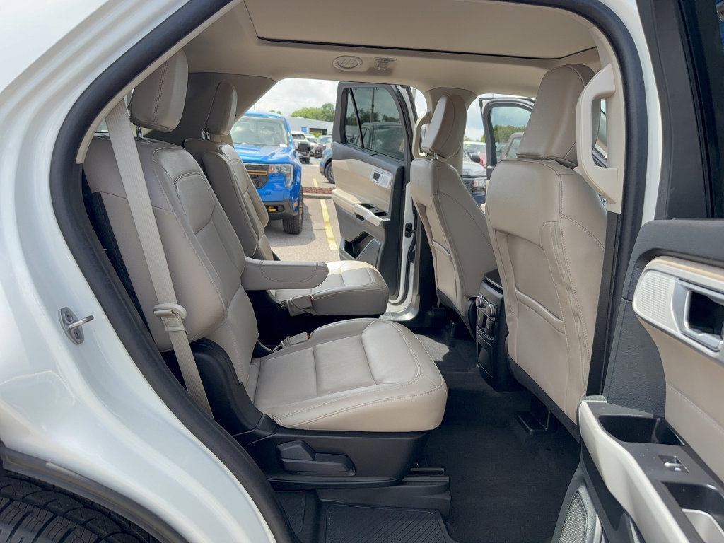 Certified 2023 Ford Explorer Limited w/ Limited Technology Package RWD image 15