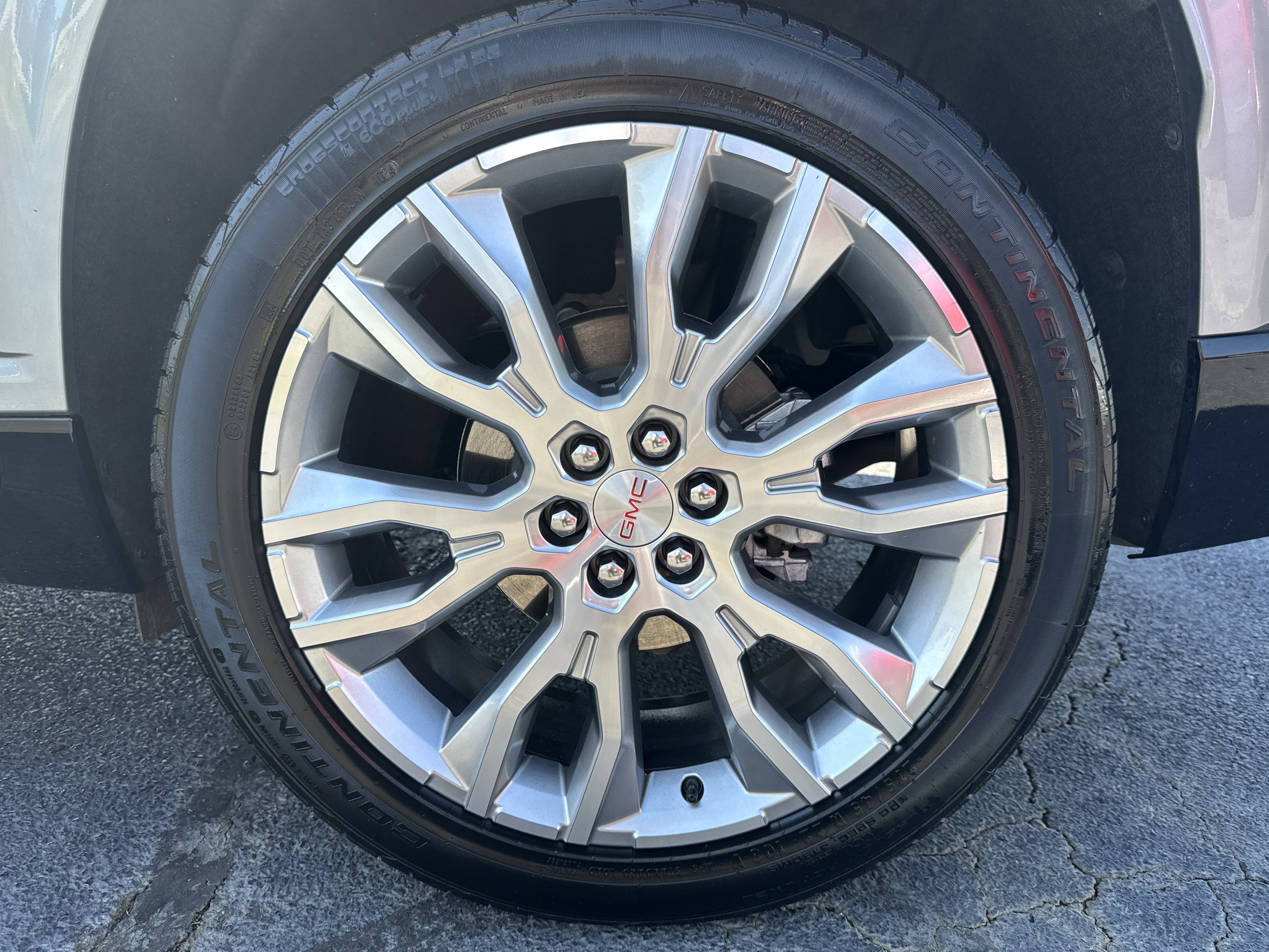 Used 2024 GMC Acadia Denali w/ Super Cruise Package image 24