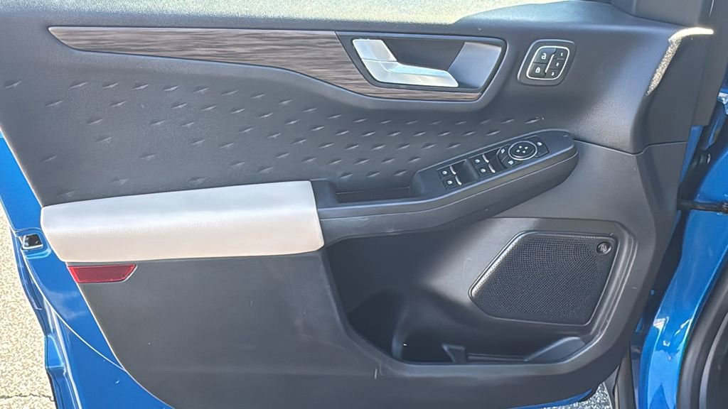 Certified 2020 Ford Escape Titanium AWD/4WD image 18