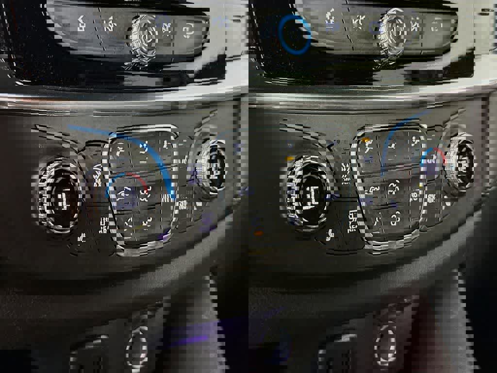 Used 2023 Chevrolet Traverse LT w/ Midnight/Sport Edition image 21