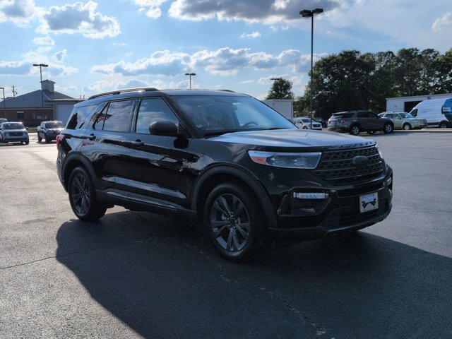 Certified 2021 Ford Explorer XLT w/ Equipment Group 202A RWD image 2