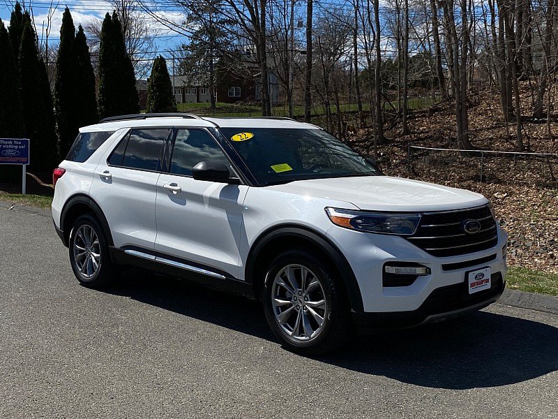 Certified 2022 Ford Explorer XLT w/ Equipment Group 202A AWD/4WD image 3