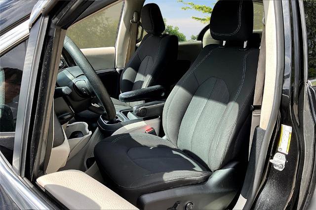 Used 2021 Chrysler Pacifica Touring image 25