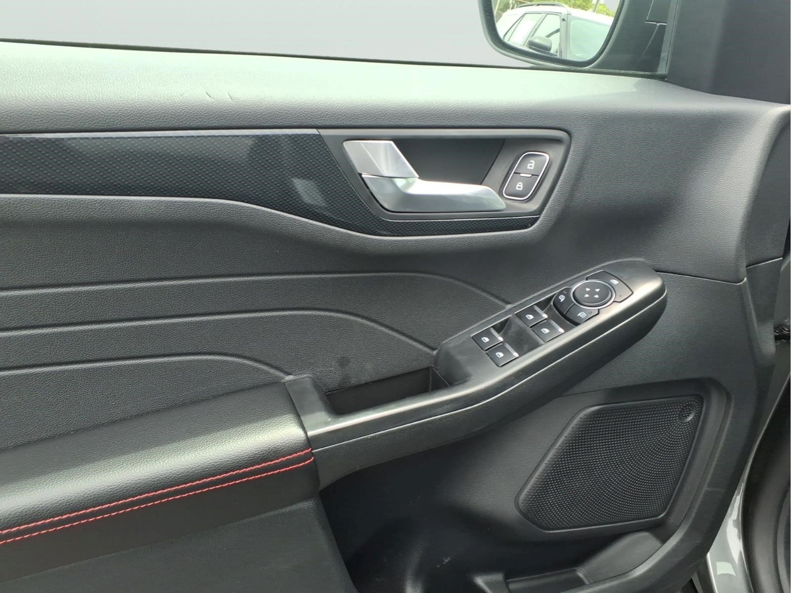 Certified 2025 Ford Escape ST-Line Select AWD/4WD image 9
