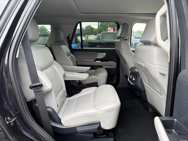 Certified 2025 Ford Expedition Active AWD/4WD image 38
