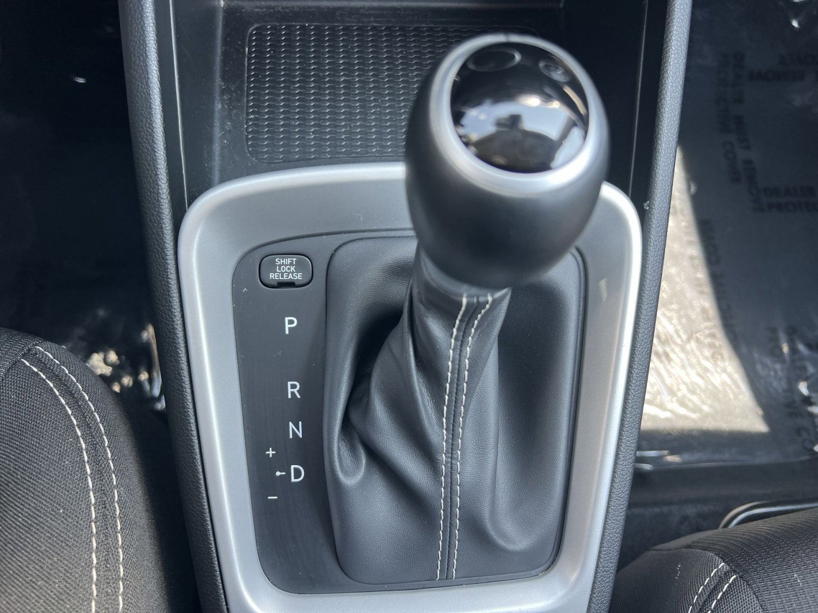 Used 2025 Hyundai Venue SEL FWD image 29