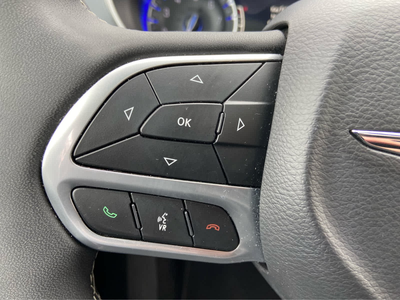 Used 2026 Chrysler Pacifica Limited FWD image 29