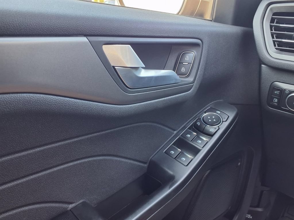 Certified 2024 Ford Escape SE FWD image 20