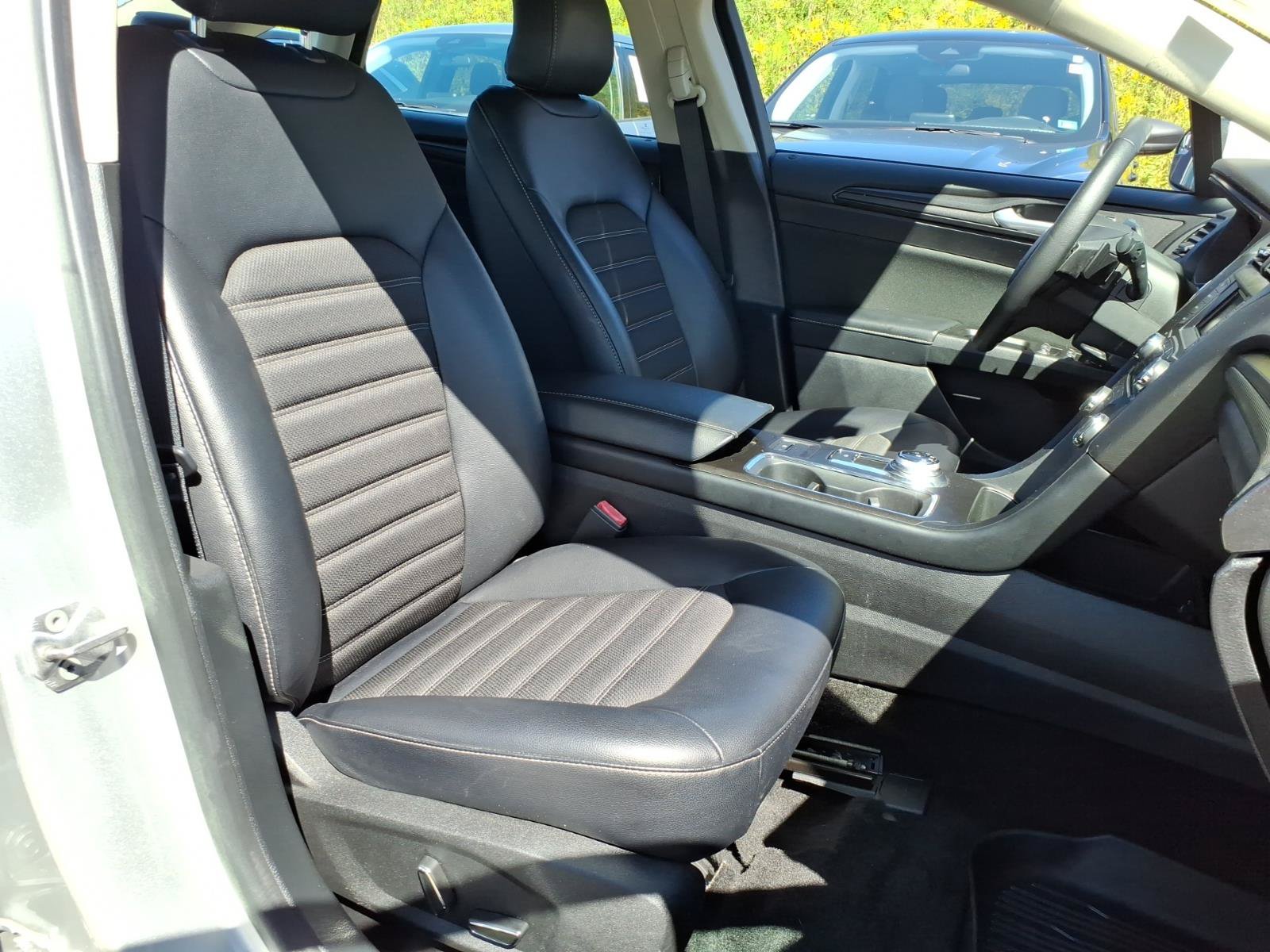 Certified 2018 Ford Fusion SE w/ Equipment Group 201A FWD image 7