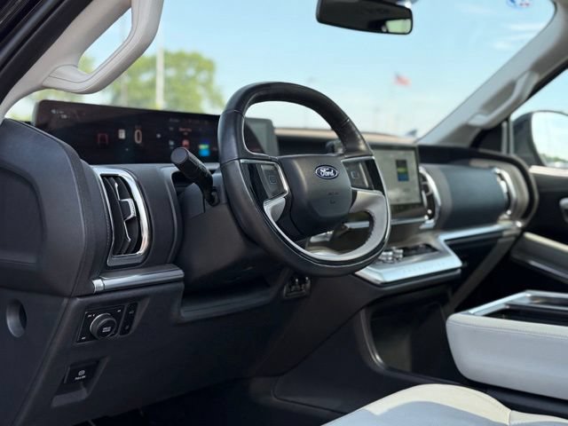 Certified 2025 Ford Expedition Platinum AWD/4WD image 13