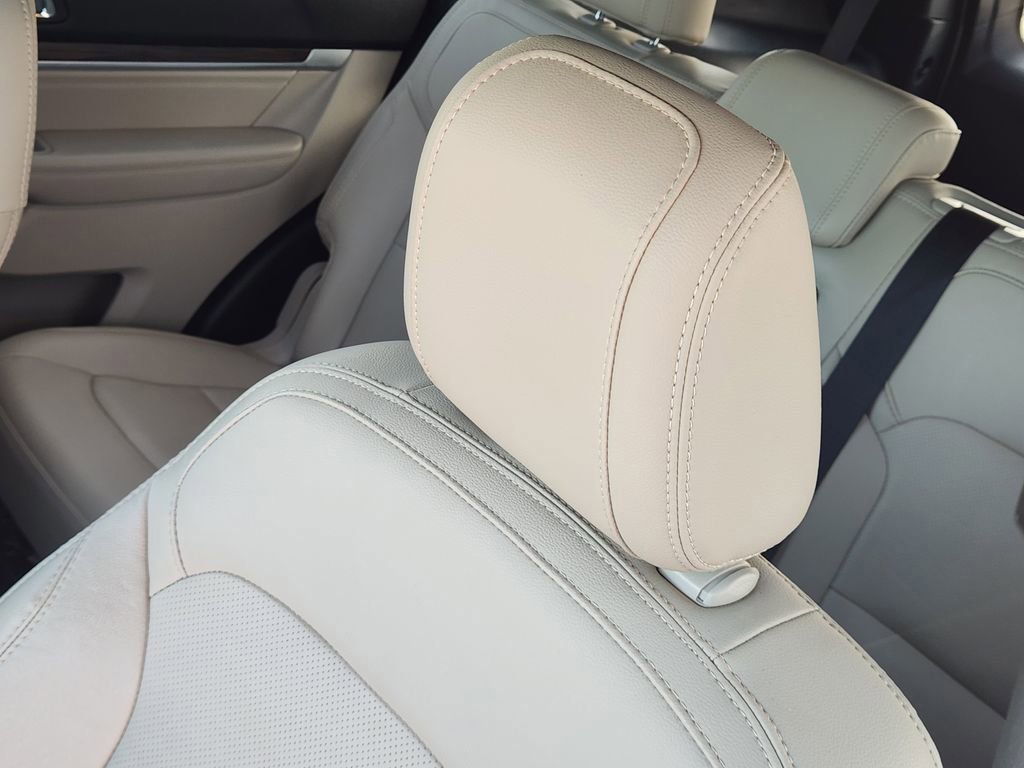 Certified 2018 Ford Explorer Limited image 14