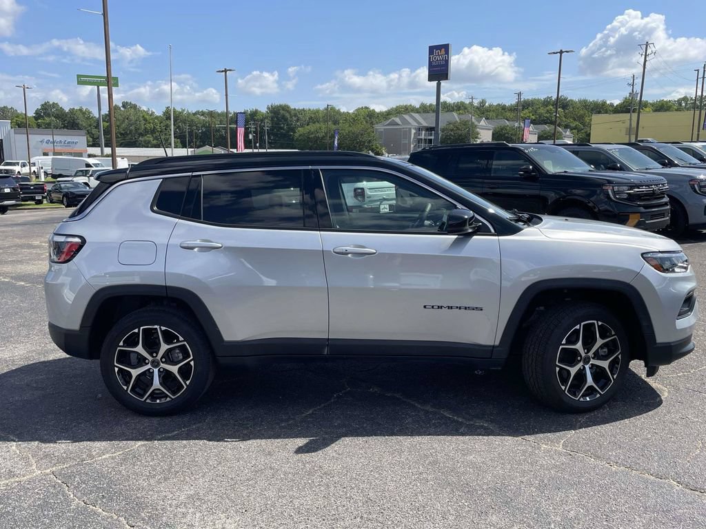 Used 2026 Jeep Compass Limited AWD/4WD image 2