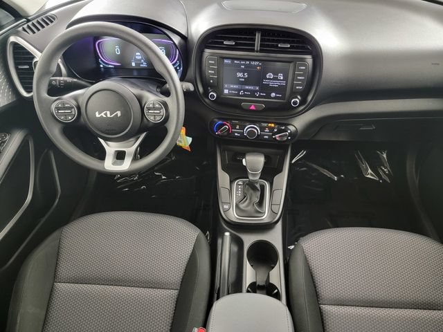 Used 2025 Kia Soul LX w/ LX Technology Package FWD image 19