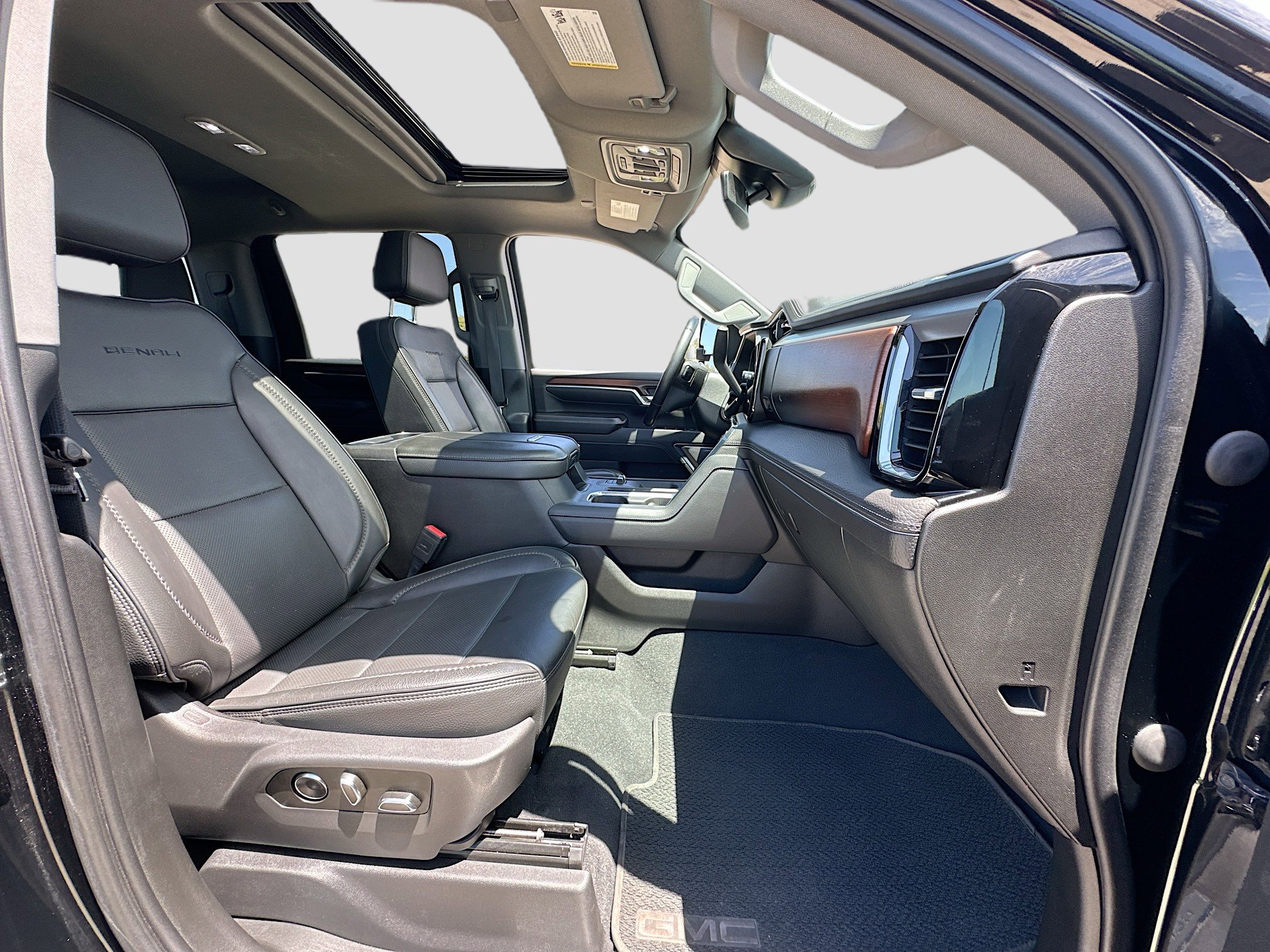 Used 2024 GMC Sierra 2500 Denali AWD/4WD image 29