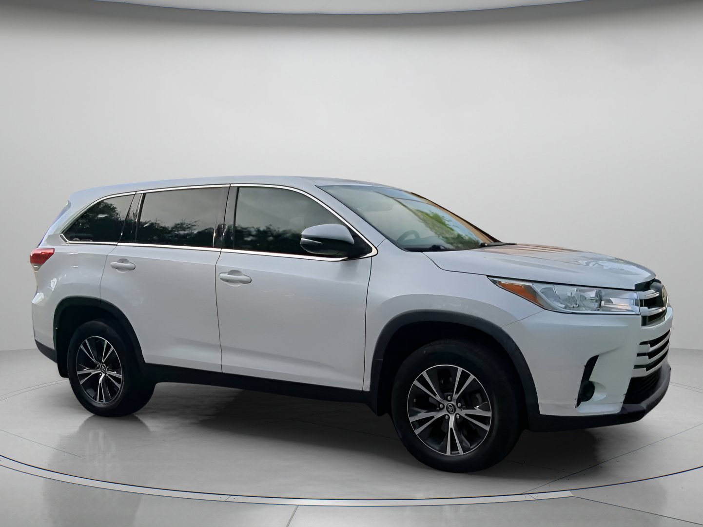 Used 2019 Toyota Highlander LE FWD image 35