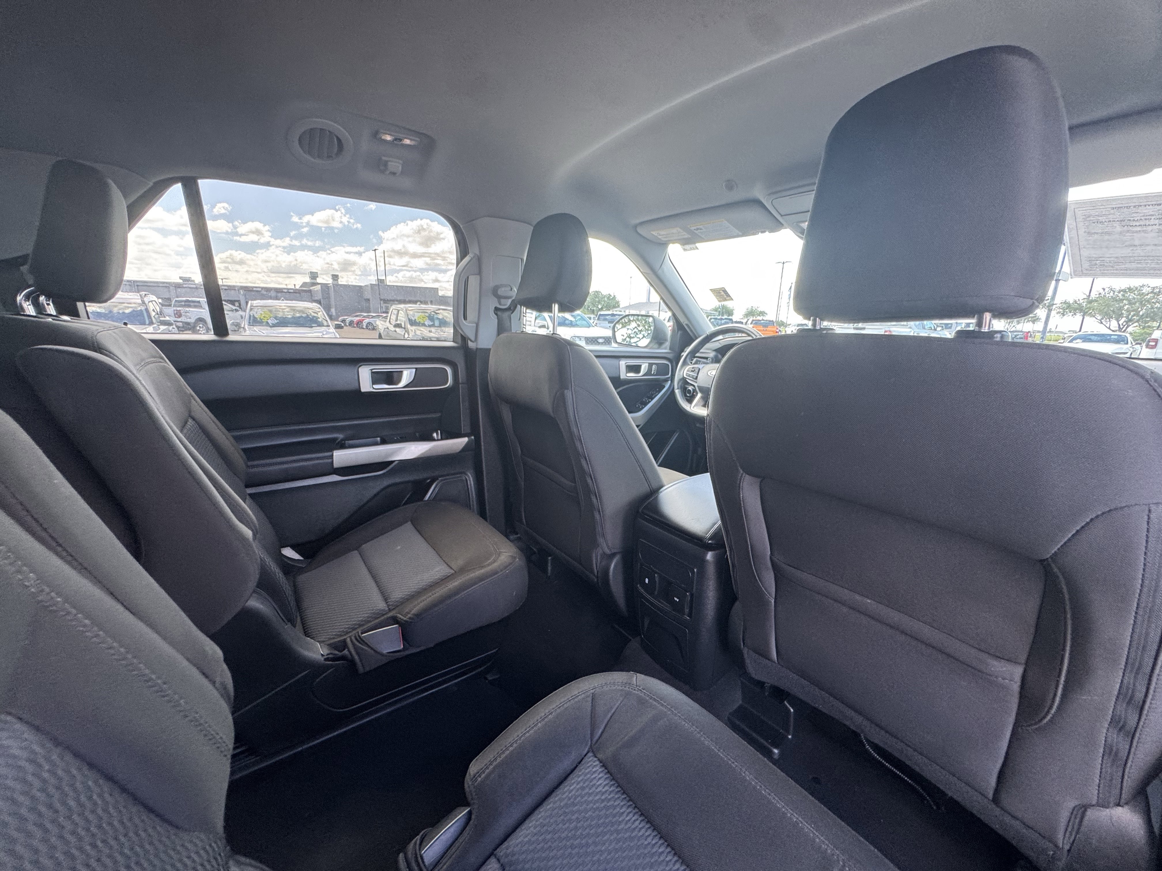 Certified 2024 Ford Explorer XLT RWD image 31