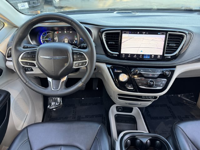 Used 2024 Chrysler Pacifica Limited FWD image 12