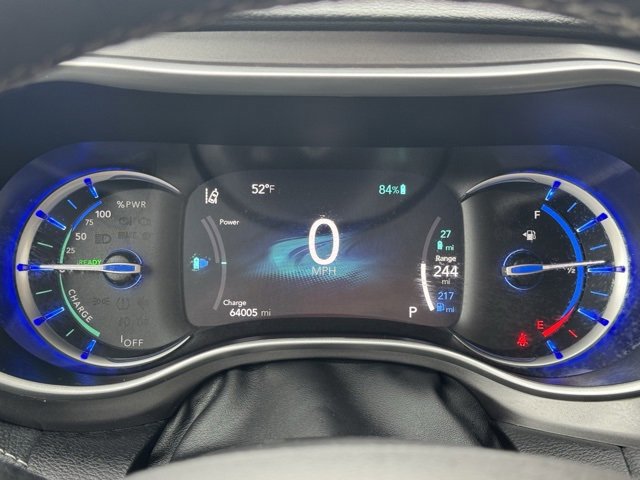 Used 2023 Chrysler Pacifica Touring-L image 41