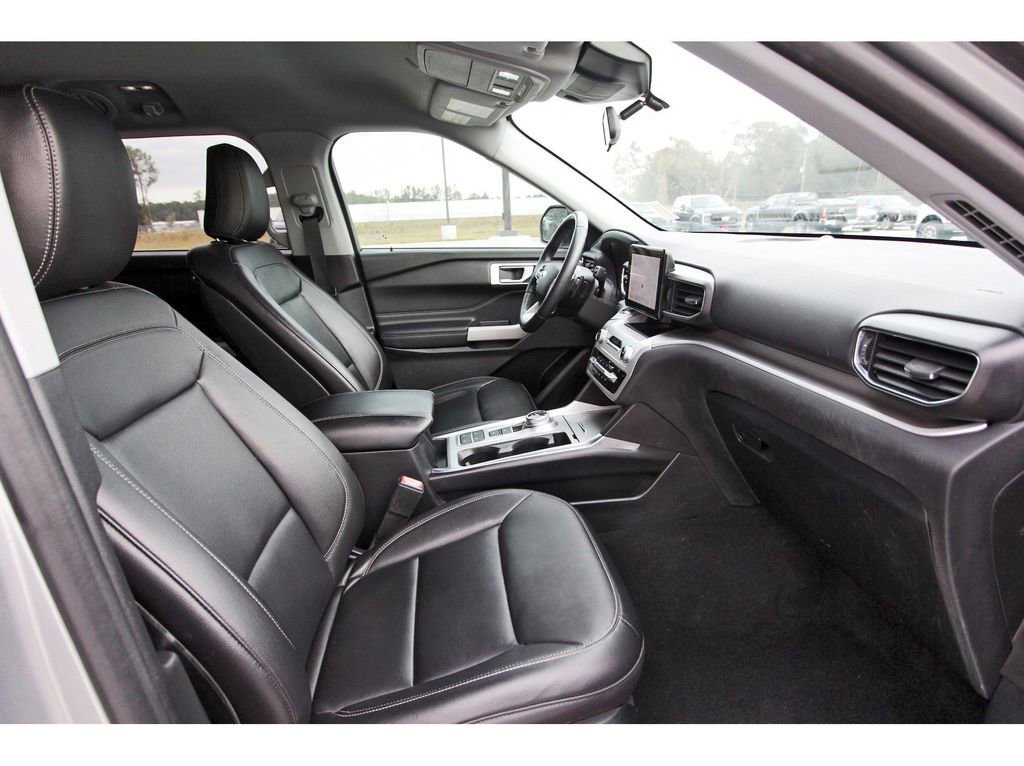 Certified 2020 Ford Explorer XLT w/ Equipment Group 202A image 26