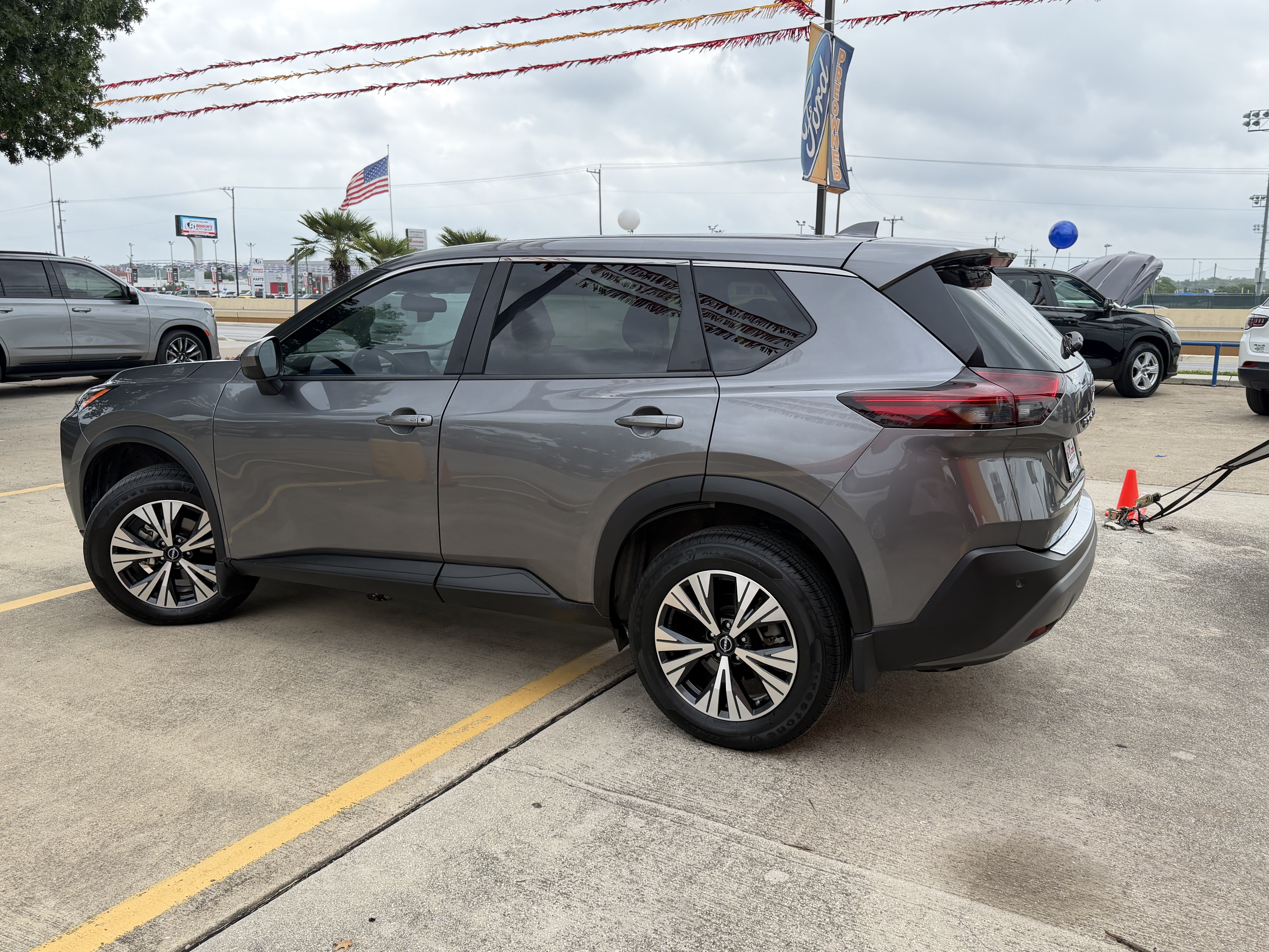 Used 2023 Nissan Rogue SV FWD image 9