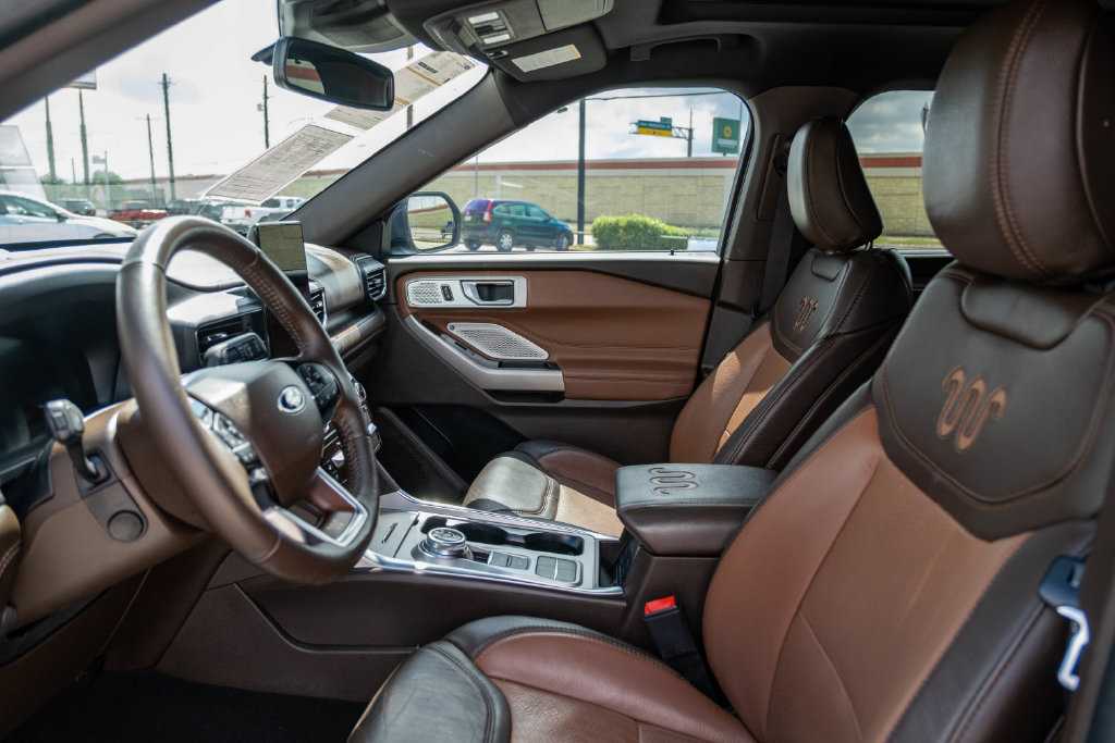 Certified 2024 Ford Explorer King Ranch w/ Technology Package RWD image 15