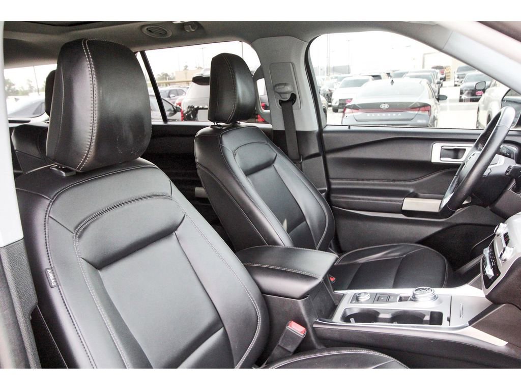 Certified 2023 Ford Explorer XLT w/ Equipment Group 202A AWD/4WD image 31
