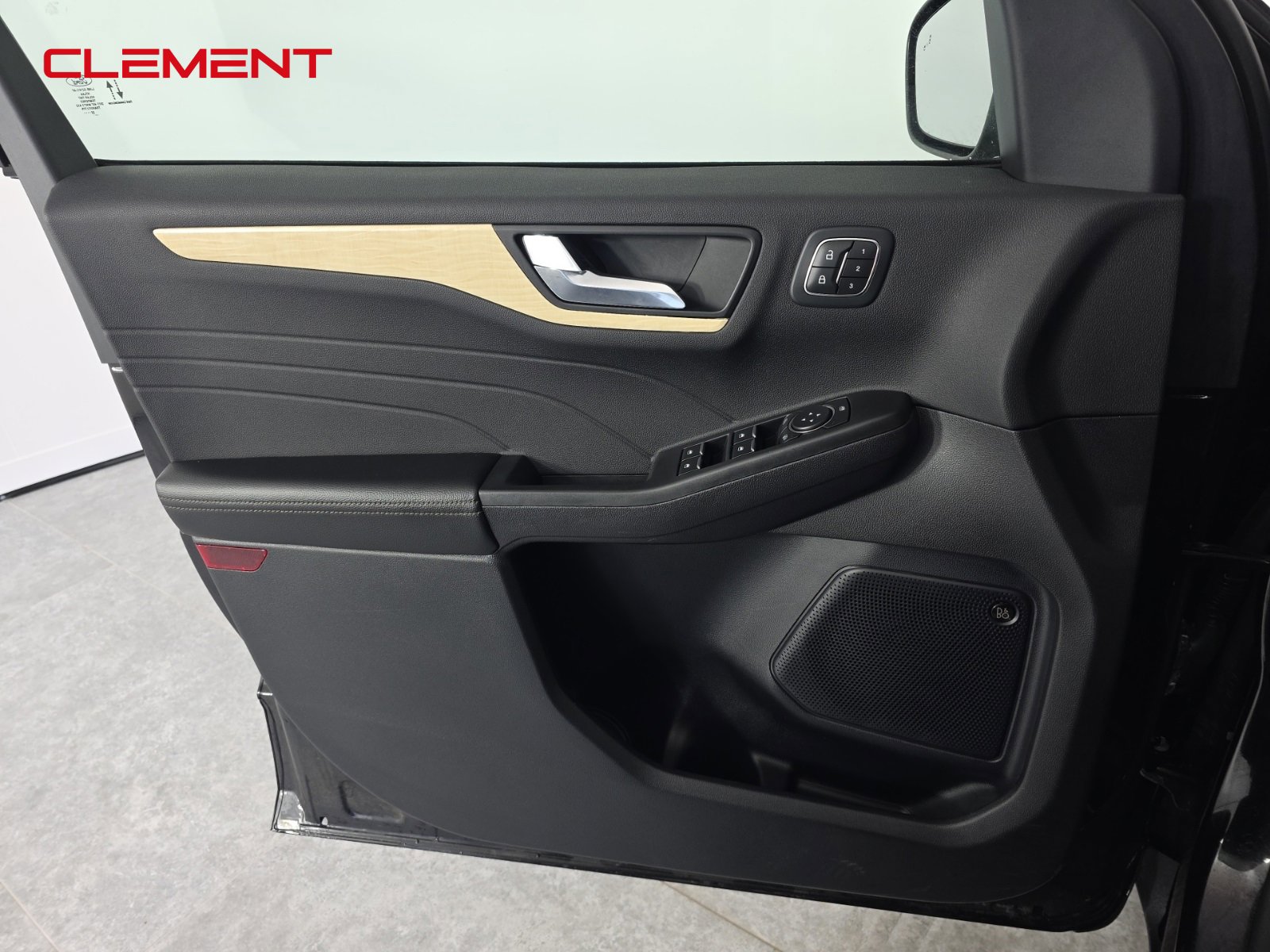 Certified 2022 Ford Escape Titanium w/ Titanium Elite Package image 28