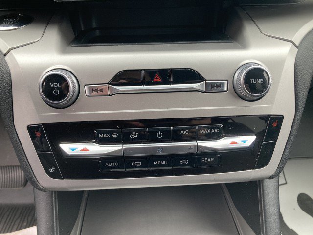 Certified 2022 Ford Explorer XLT w/ Equipment Group 202A image 11